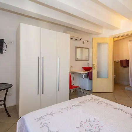 Chez Coco - Murphy Holiday