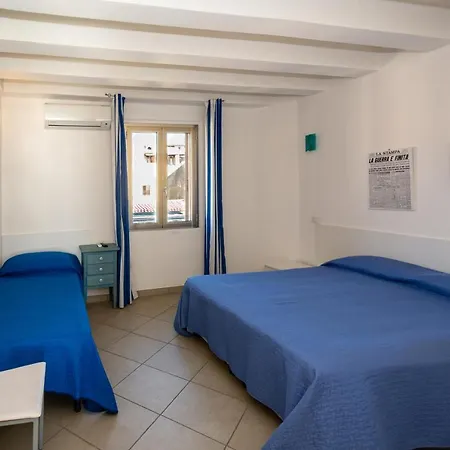 Chez Coco - Murphy Holiday